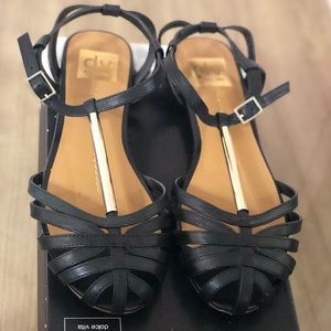 Dolce Vita Zen sandal